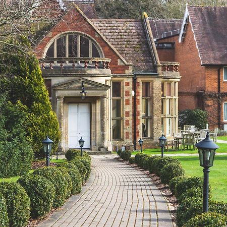 Audleys Wood Hotel, ベージングストーク エクステリア 写真