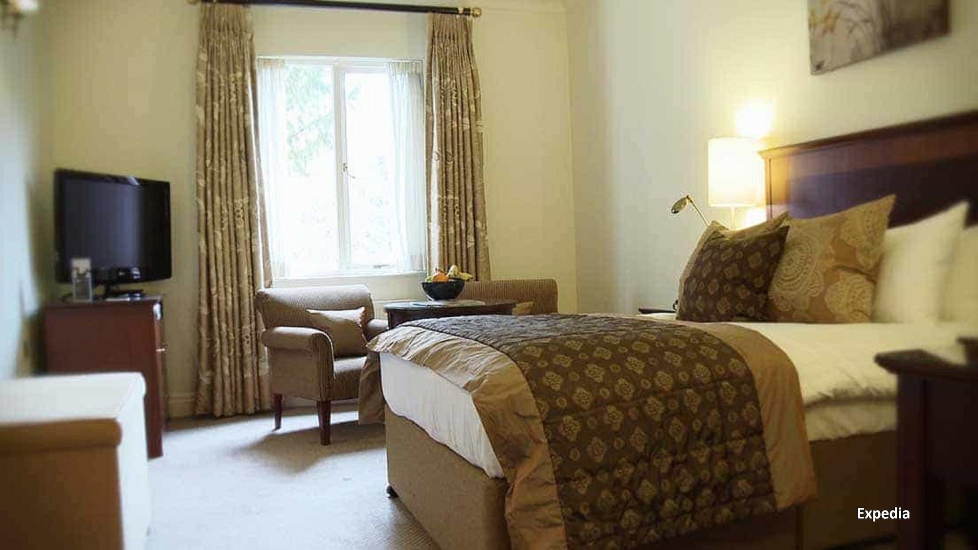 Audleys Wood Hotel, ベージングストーク エクステリア 写真