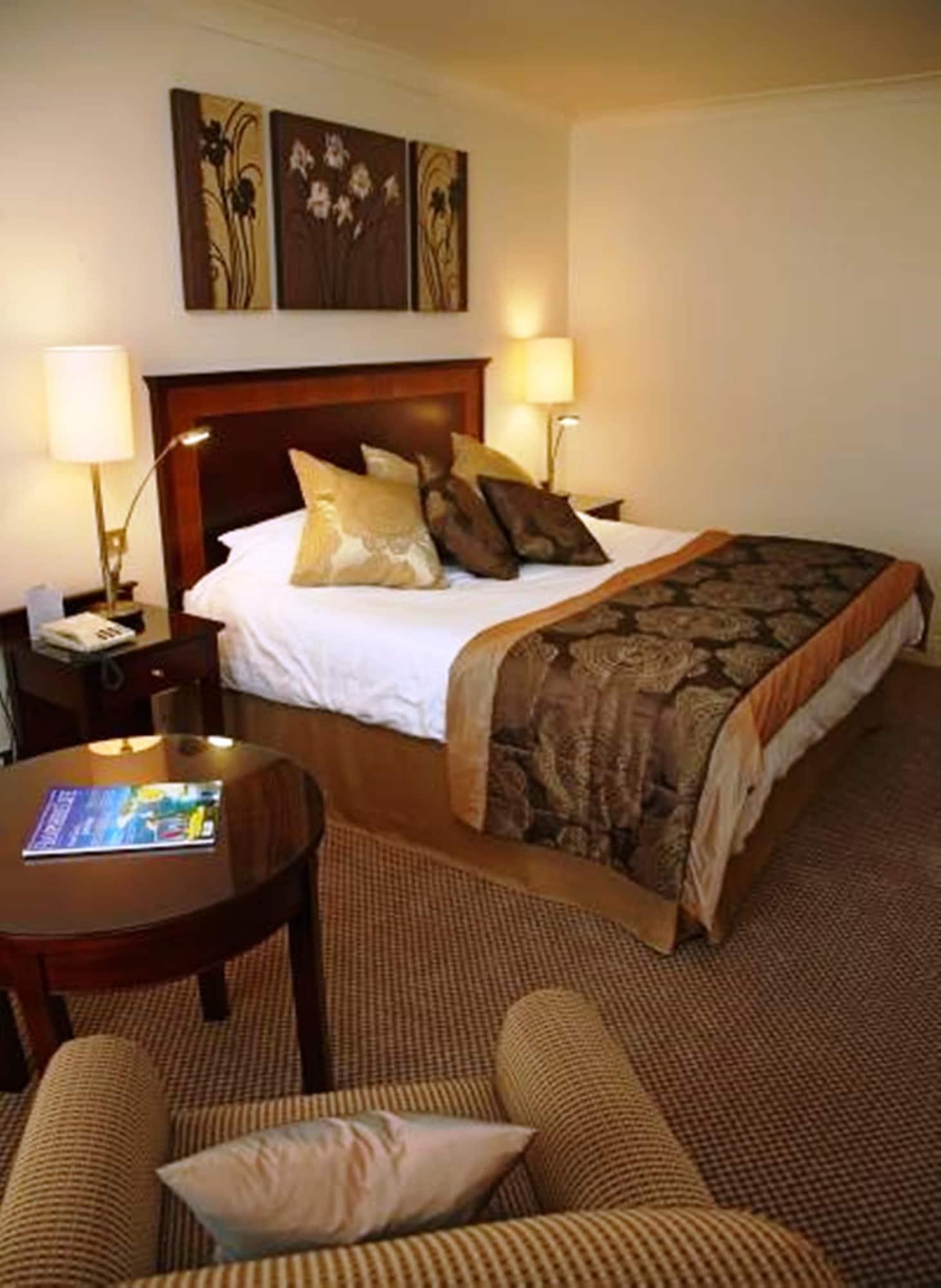 Audleys Wood Hotel, ベージングストーク エクステリア 写真
