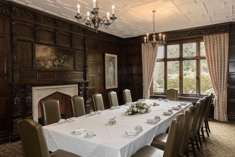 Audleys Wood Hotel, ベージングストーク エクステリア 写真