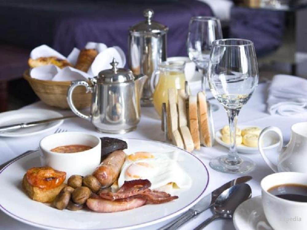 Audleys Wood Hotel, ベージングストーク エクステリア 写真