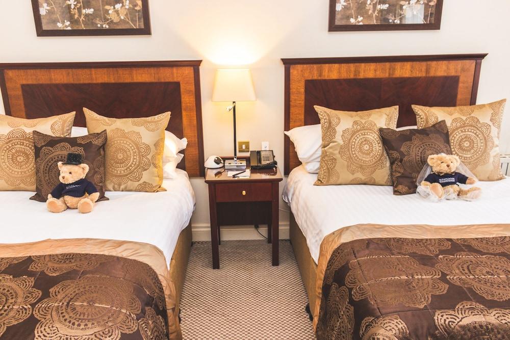 Audleys Wood Hotel, ベージングストーク エクステリア 写真