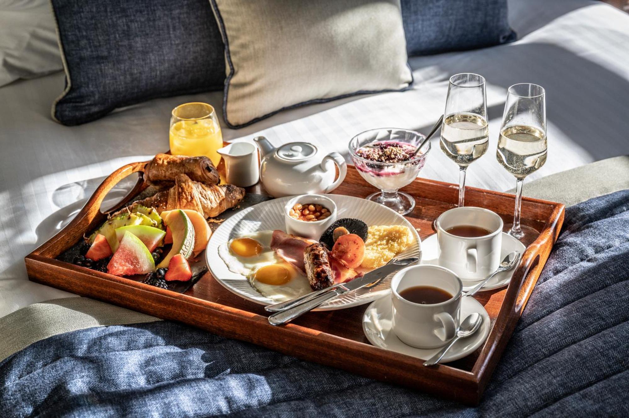 Audleys Wood Hotel, ベージングストーク エクステリア 写真