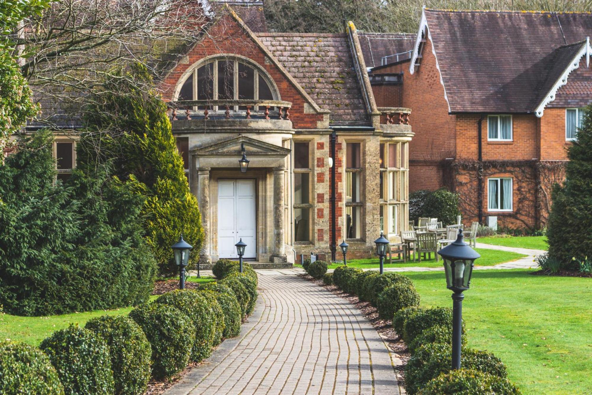 Audleys Wood Hotel, ベージングストーク エクステリア 写真