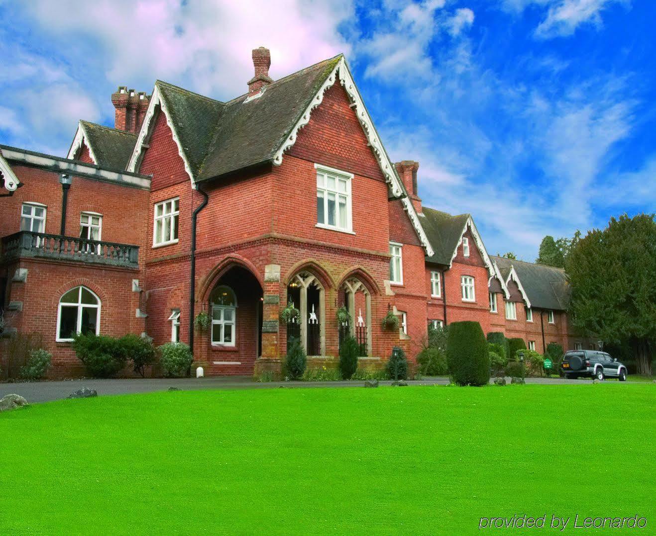 Audleys Wood Hotel, ベージングストーク エクステリア 写真
