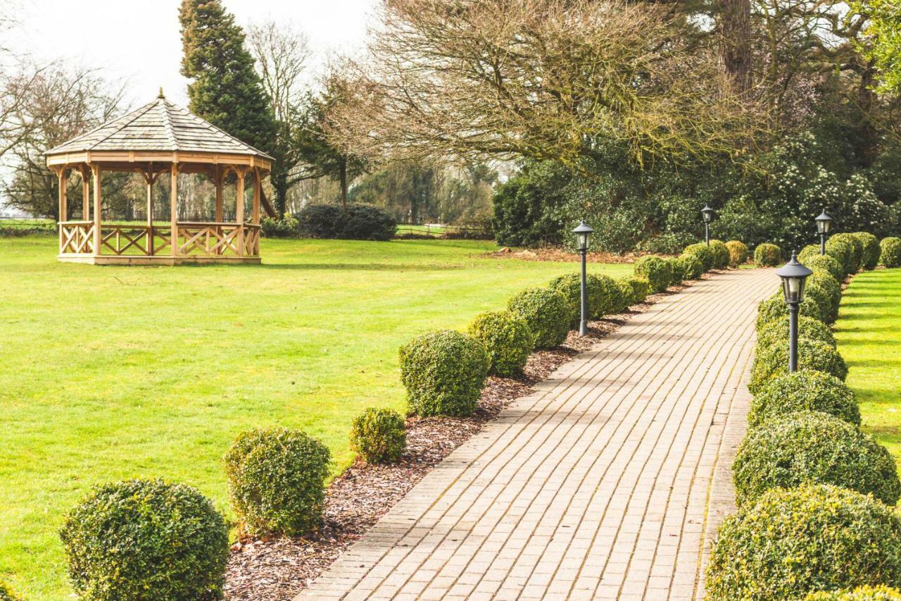Audleys Wood Hotel, ベージングストーク エクステリア 写真